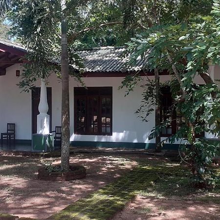 Mathews Holiday Resort Habarana Luaran gambar