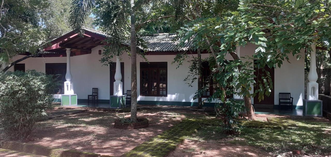 Mathews Holiday Resort Habarana Luaran gambar