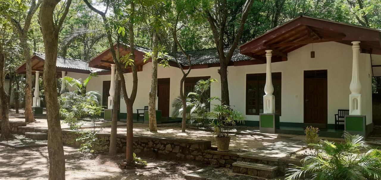 Mathews Holiday Resort Habarana Luaran gambar