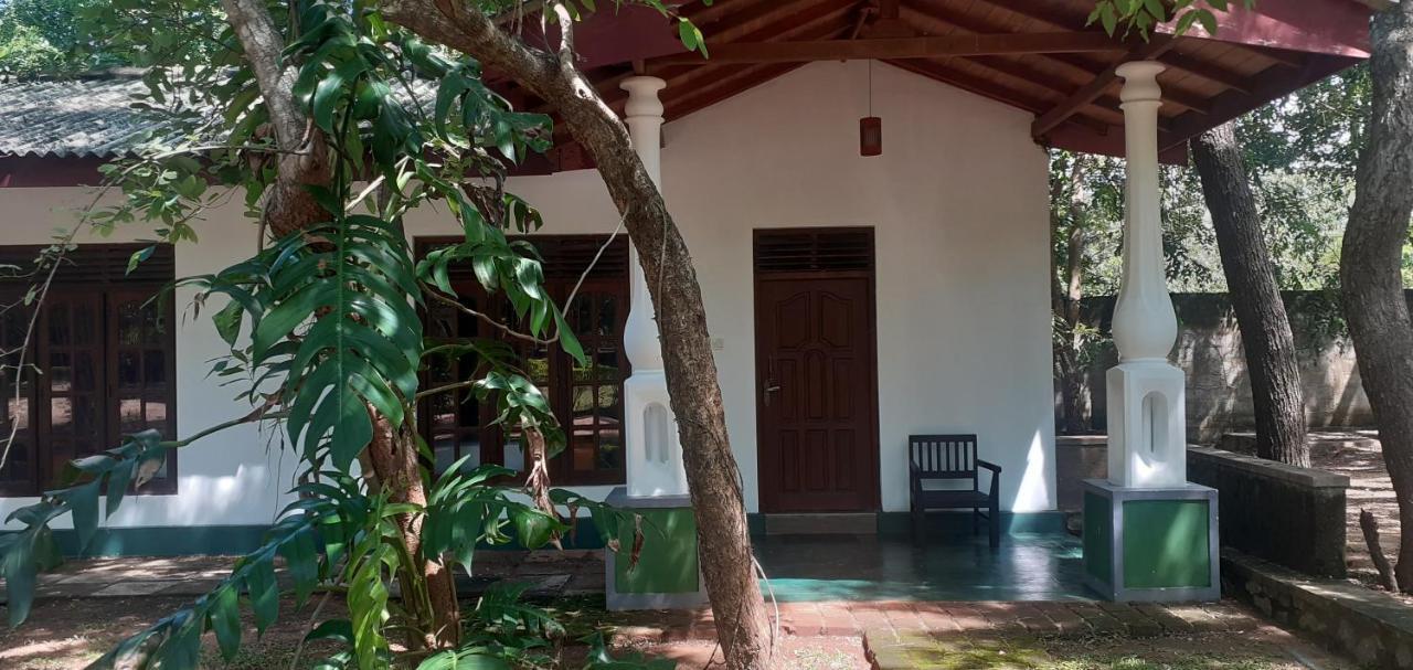 Mathews Holiday Resort Habarana Luaran gambar