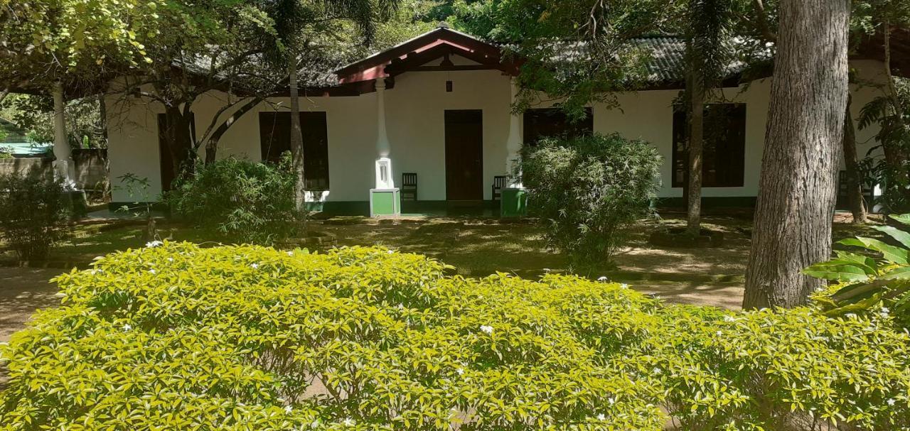Mathews Holiday Resort Habarana Luaran gambar